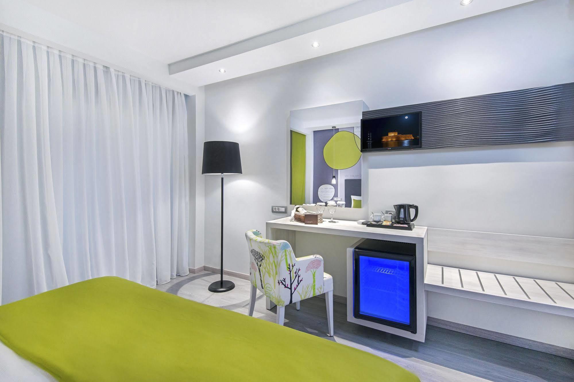 Hotel Semiramis 4*